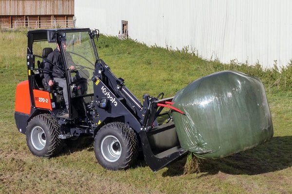 Chargeuse sur pneus Kubota avec accessoires