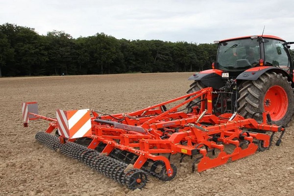 Outils de travail du sol Kubota TH4000F